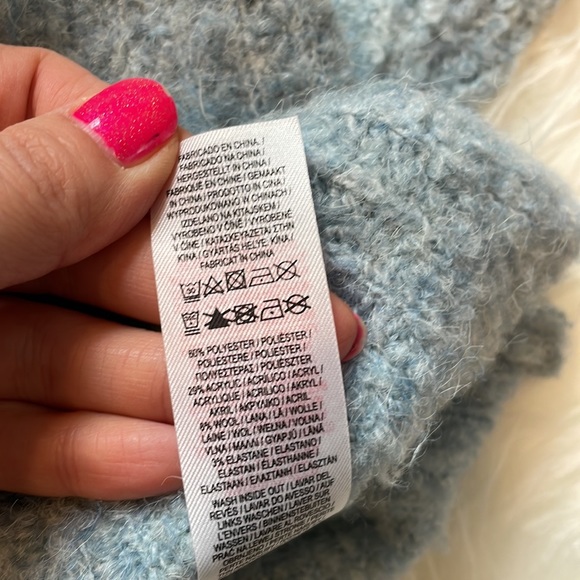 Princess sweater with wool and jewelled buttons - Picture 8 of 9